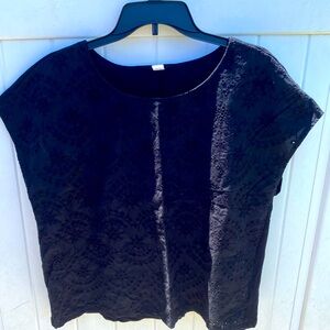Eyelet Black Top!